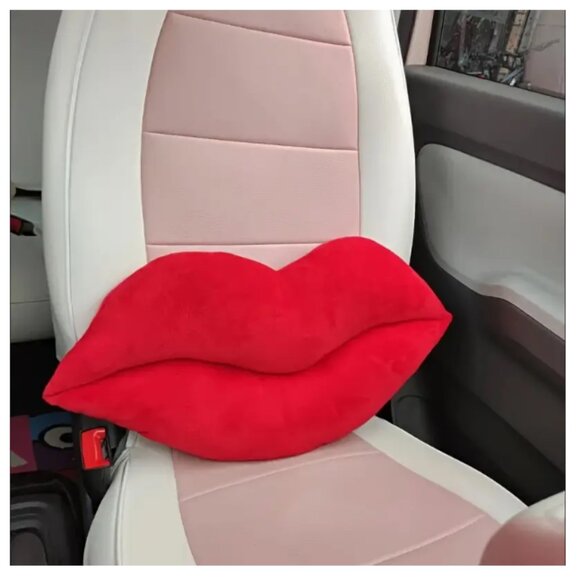 RED LIPS PILLOW - Picture 4 of 4